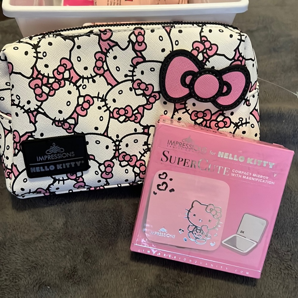 ••HELLO KITTY !!! IMPRESSIONS VANITY COMPANY BUNDLE •••